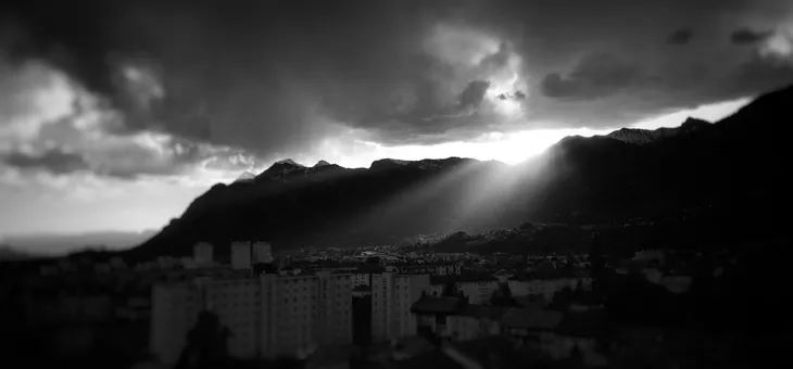 2017-04-10 Panoramique rayons crépusculaires sur les Bauges