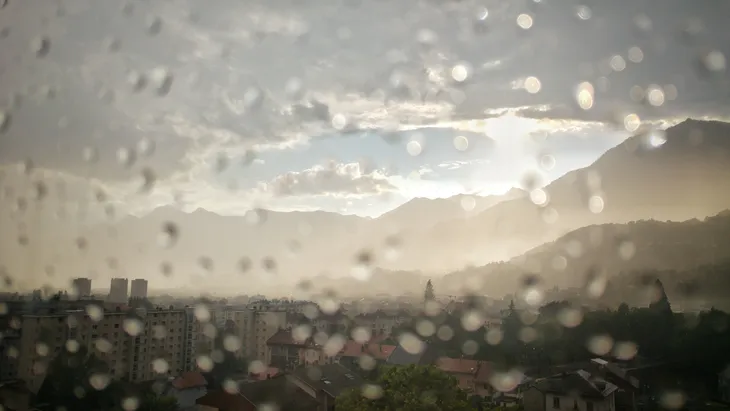 2017-07-20 Soleil et pluie pendant l’orage sur les Bauges