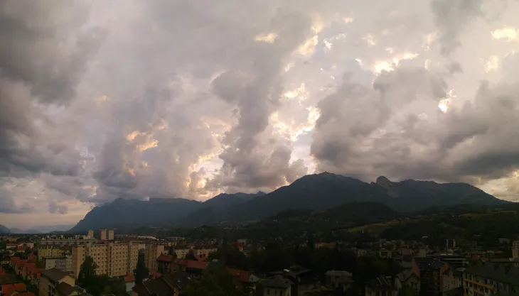 2018-08-01 Ciel nuageux sur les Bauges 1