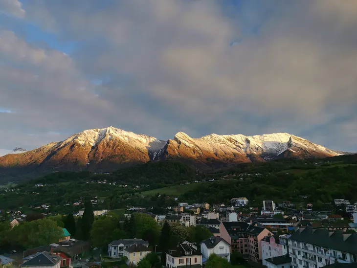 2025-04-18 Lever de soleil sur les Bauges enneigés