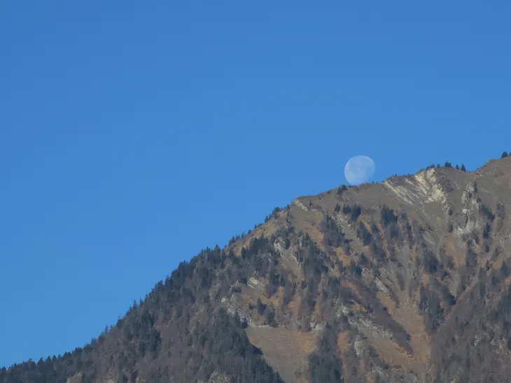 2025-11-08 Lune sur les versants de la Belle Étoile