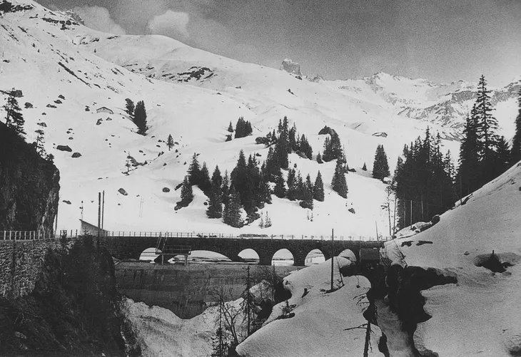 Pont du Rey (ou pont Duret) construit entre 1905 et 1914, il est situé au pied du barrage actuel côté amont.