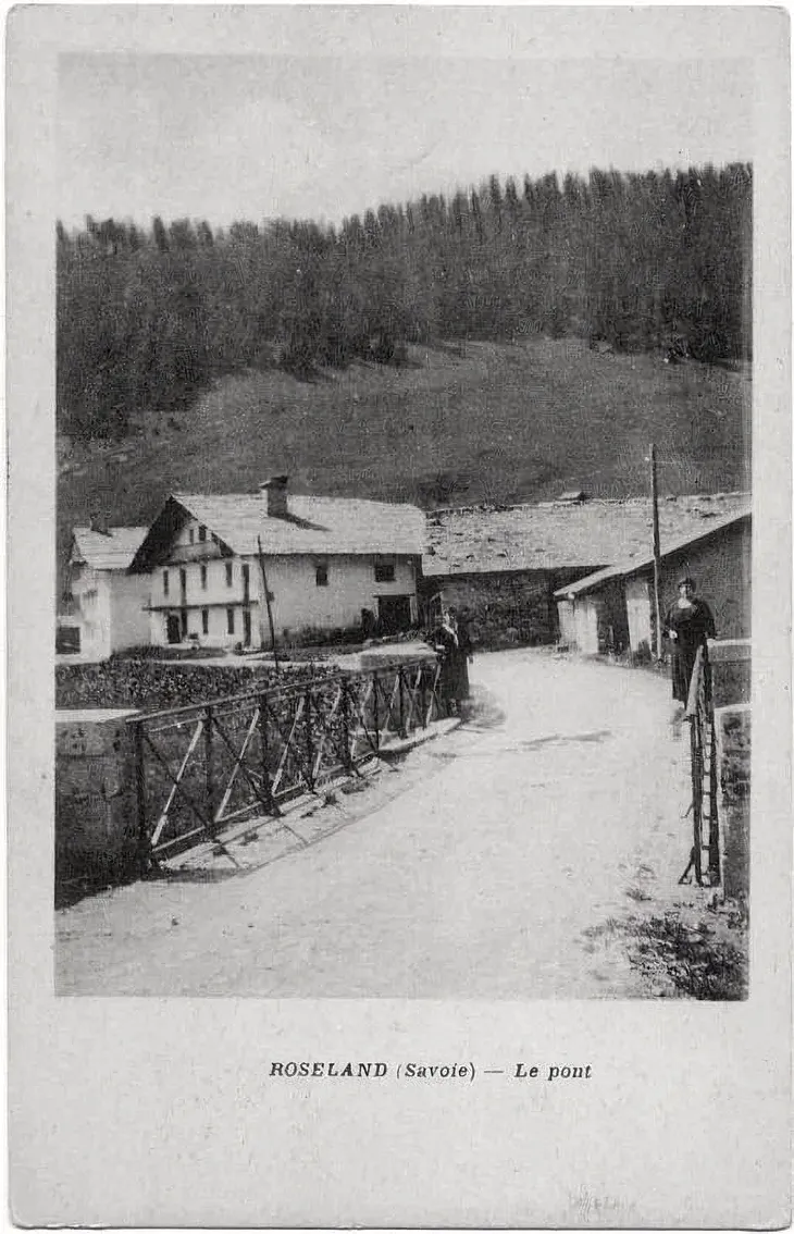 Pont dans le village de Roselend