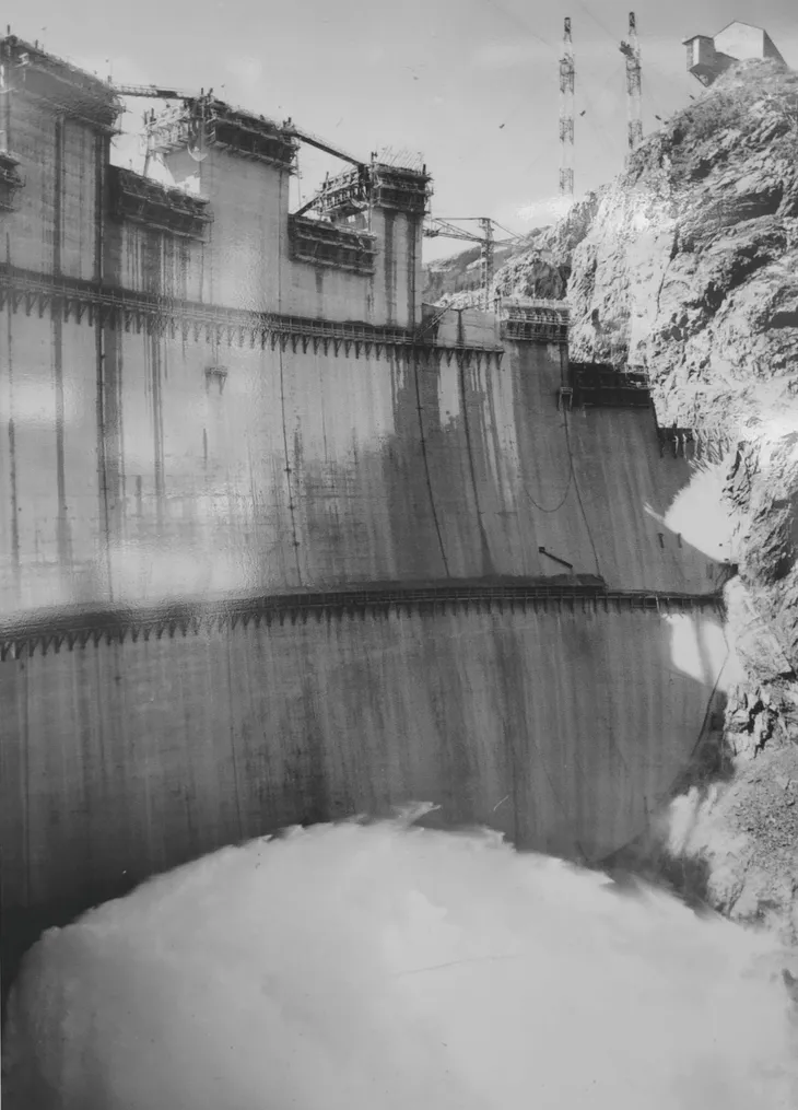 Appui gauche de la voûte et vanne de vidange