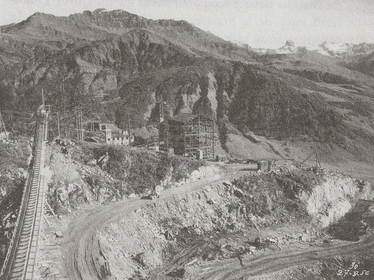 Début des travaux, installations du chantier côté Méraillet - 27-09-1956