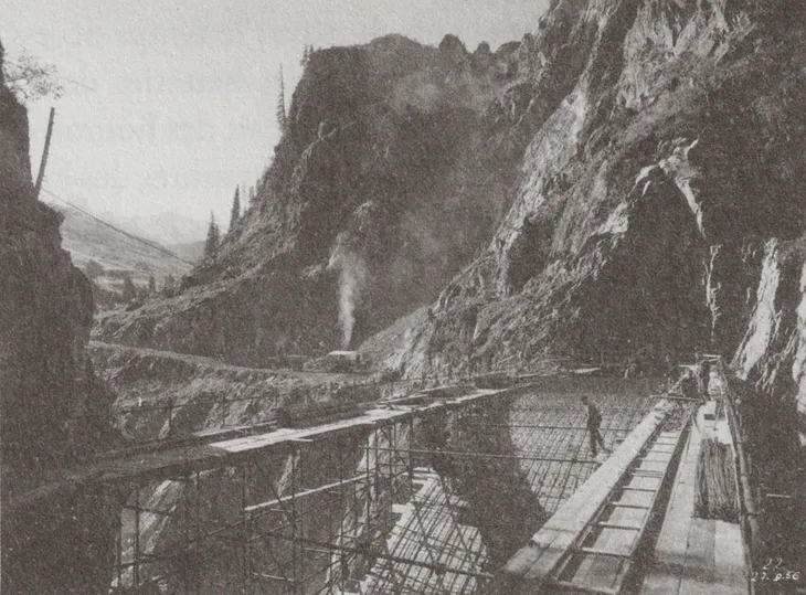 Début des travaux, construction d’un pont dans les gorges des Tines - 27-09-1956