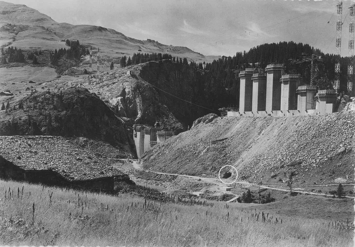 Tunnel construit dans les années 1950 qui permettait d’éviter le passage par la gorge. Photo de août 1959.