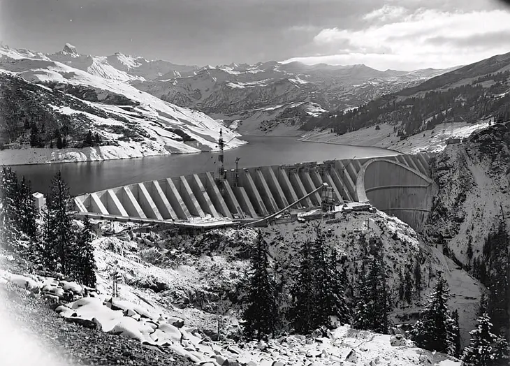 Vue aérienne du barrage côté Méraillet le 6 novembre 1961