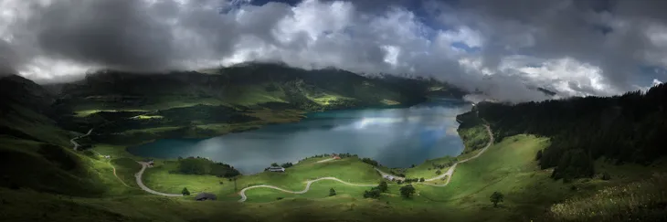 Lac de Roselend en été