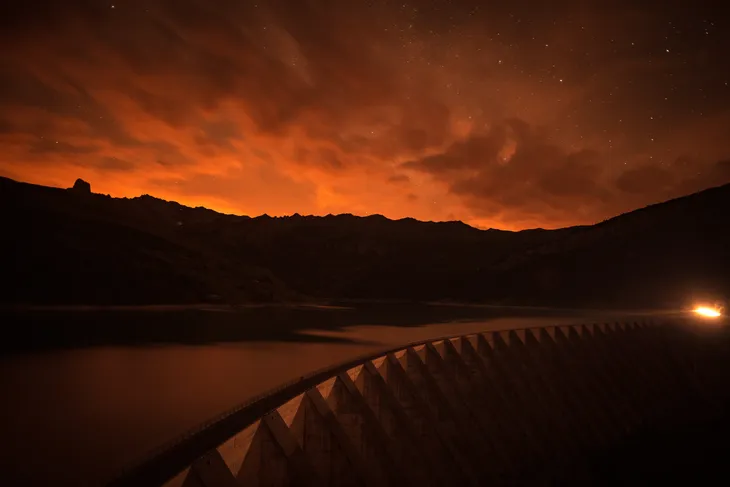 Light painting sur le barrage de Roselend