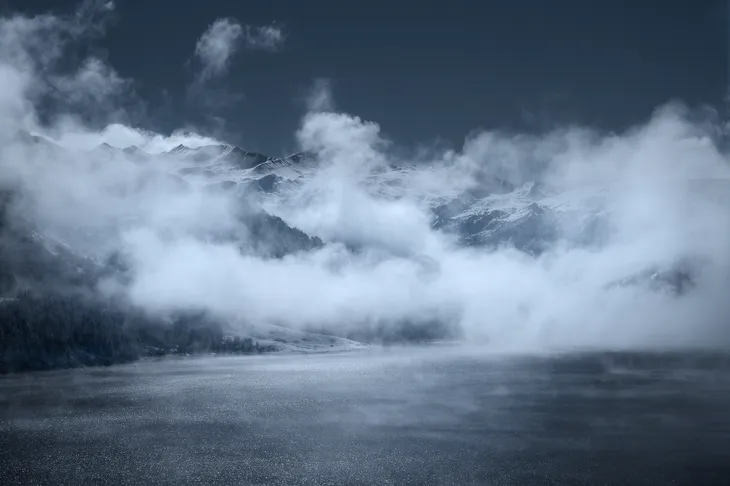 Nuages d’hiver sur le lac de Roselend