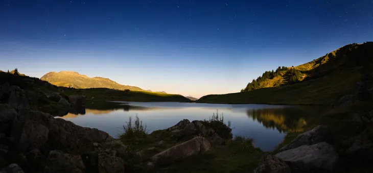 Pleine lune sur le lac des fées