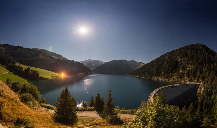 Pleine lune sur le lac de Saint Guérin