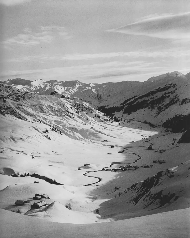 Roselend dans le livre La Montagne de Willy Ronis page 51, photographie de 1939.